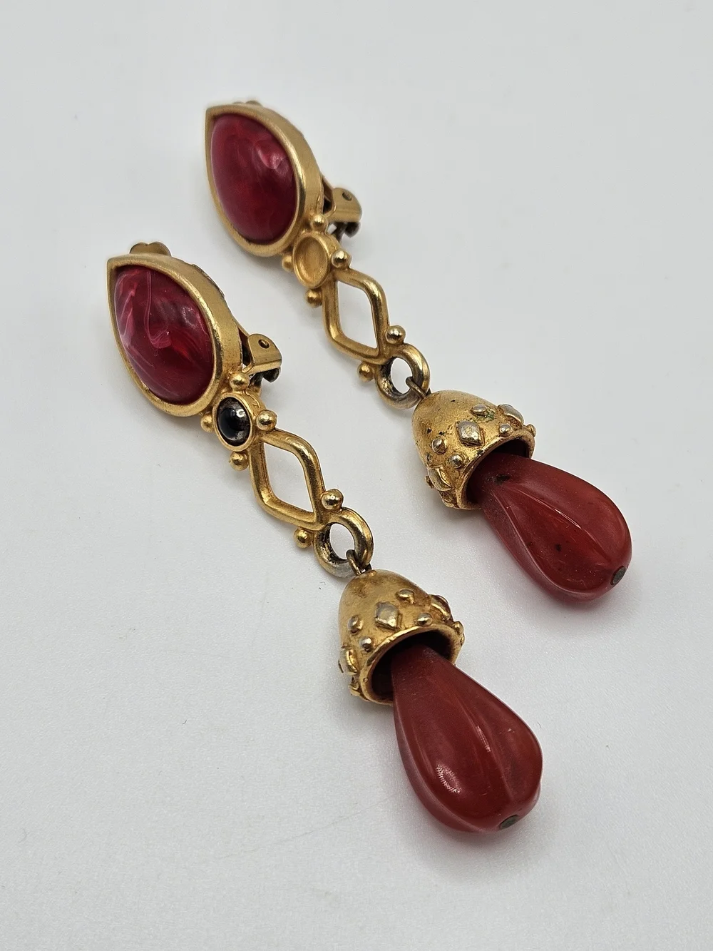 VINTAGE Leslie Block Red Lucite Gold Tone Statement Dangle Earrings 80s Clip